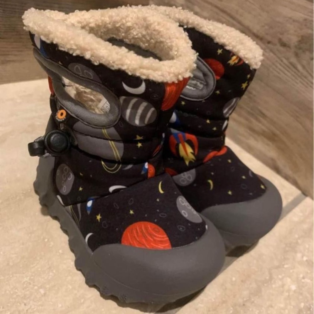Winter boots toddler BOGS space size 5